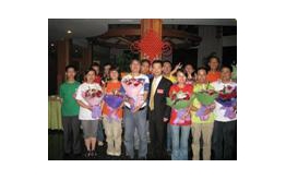 公司辅导迎接培训回来的员工